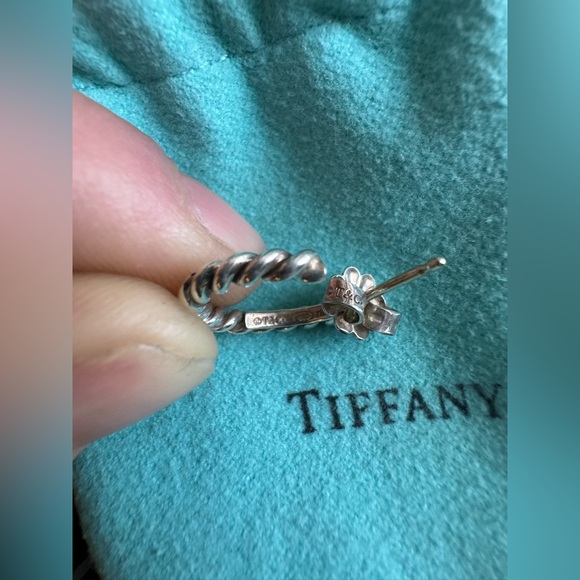 Tiffany & Co. Sterling Silver Twist Hoop Earring wBox, Pouch, Bow, card/… - Picture 5 of 6